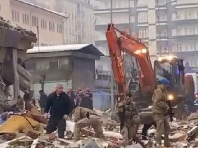 Large fire breaks out in earthquake-damaged Turkish port of Iskenderun