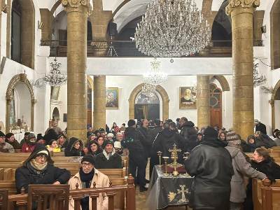 Most Aleppo Armenians spend the night outside (PHOTOS)
