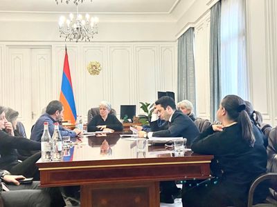 Ալեն Սիմոնյանը հանդիպել է մարտական և ոչ մարտական պայմաններում զոհված զինծառայողների ծնողների հետ