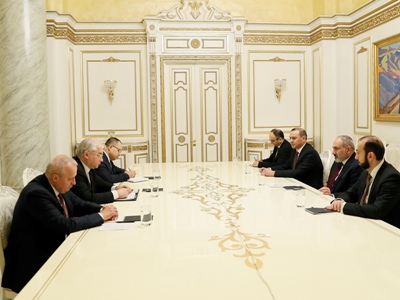 Pashinyan and Khovaev discuss overcoming humanitarian crisis in Nagorno-Karabakh