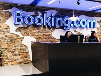 СМИ: Армения наложила крупный штраф на компанию по бронированию отелей Booking