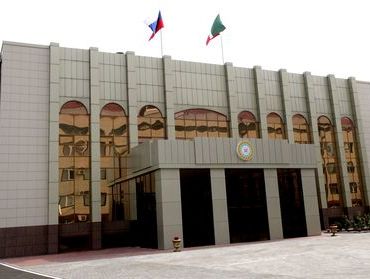 Չեչնիայի Սահմանադրությունում գրել են, որ հանրապետության ղեկավարը «Մեկխ-Դա»-ն է, այսինքն՝ «ժողովրդի հայրը»