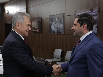 Armenia defense minister has telephone conversation with Russia counterpart