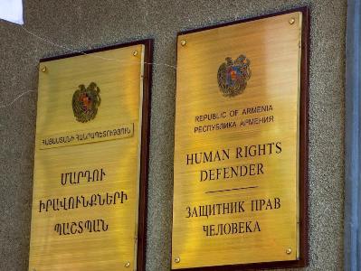 Փաստաբաններին՝ Ոստիկանության բաժնում ծեծի ենթարկելու դեպքի վերաբերյալ ՄԻՊ-ի թեժ գծին ահազանգ չի ներկայացվել. ՄԻՊ