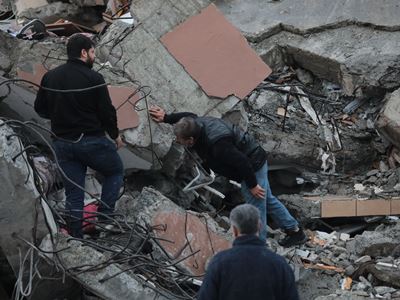 Death toll from earthquakes in Turkey reaches 19875