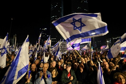 Mass protests take place in Israel against government plans to reform the judiciary