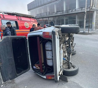 В Араратской области столкнулись автомобили Opel Vectra и ВАЗ-2121: есть пострадавший