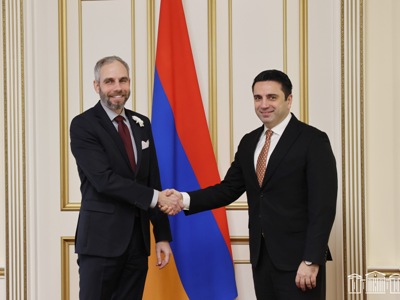 Ջանքեր չեմ խնայի մեր ժողովուրդներին միմյանց մշակույթին հաղորդակից դարձնելու համար. Չեխիայի նոր դեսպանը՝ Ալեն Սիմոնյանին