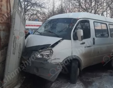 Վանաձորում վարորդի ինքնազգացողությունը վատնալու պատճառով ГАЗель-ը բախվել է BMW-ին, ապա՝ դարպասին