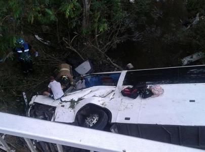Bus carrying migrants falls off cliff in Panama: At least 33 people dead