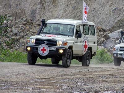 В сопровождении МККК 8 человек перевезены из Арцаха в МЦ Армении