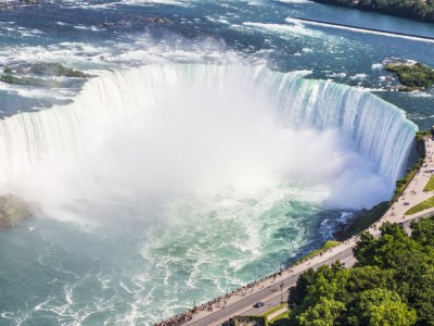 В США пятилетний мальчик выжил после прыжка с матерью с Ниагарского водопада