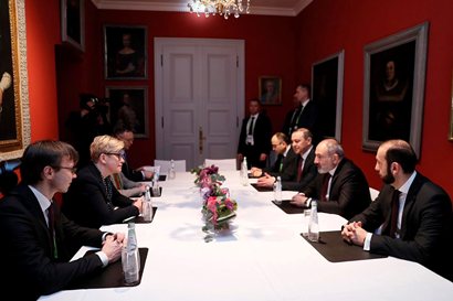 Armenia, Lithuania PMs discuss humanitarian crisis in Nagorno-Karabakh