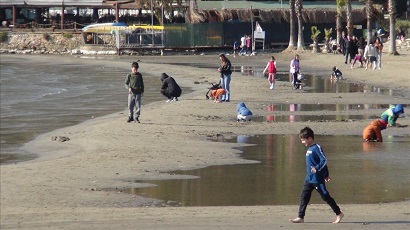 На побережье Муглы в Турции морская вода отошла примерно на 50 метров от берега