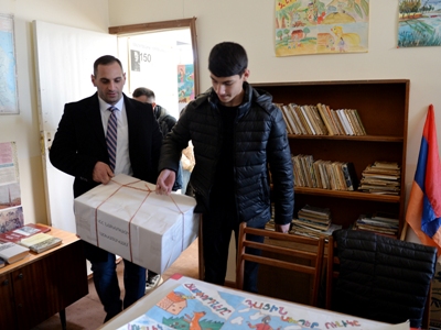 Հանրապետության նախագահի աշխատակազմը գրքեր է նվիրել մարզային գրադարաններին