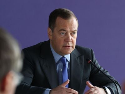 Медведев заявил, что Байден получил «гарантии сохранности» перед поездкой в Киев