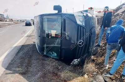Կոտայքի մարզում 24-ամյա վարորդը Mercedes Sprinter-ով կողաշրջվել է. Shamshyan.com