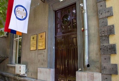 Представители аппарата омбудсмена прибыли в суд, чтобы встретиться с Григорием Хачатуровым