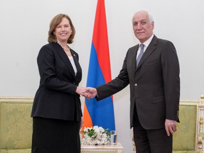 'It’s the honor of a lifetime': New U.S. Ambassador Kvien presents her credentials to Armenian President