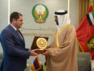 Սուրեն Պապիկյանը հանդիպել է ԱՄԷ պաշտպանության պետնախարարի հետ
