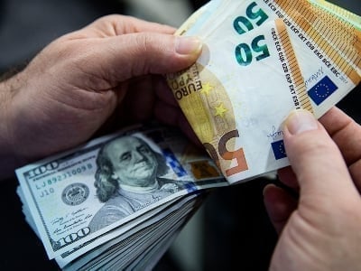 Դոլարն ու եվրոն շարունակում են էժանանալ