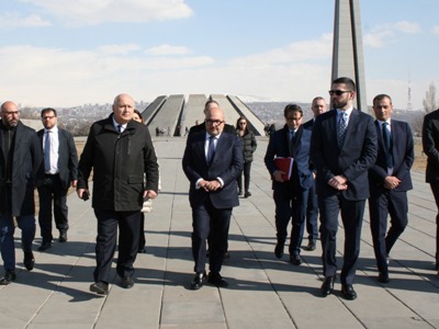 Իտալիայի մշակույթի նախարարն այցելել է Հայոց ցեղասպանության հուշահամալիր