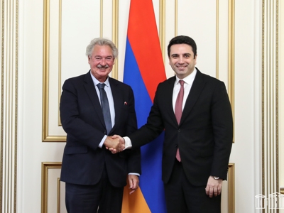 Մինչ օրս ադրբեջանական պատանդառության մեջ են առնվազն 33 հայ ռազմագերիներ. Ալեն Սիմոնյան