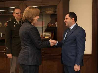 Armenian Defense Minister receives US ambassador