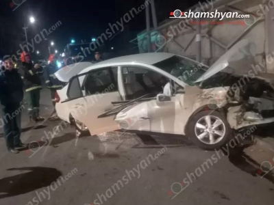 Երևանում բախվել են Mercedes E320-ն ու Nissan Tida-ն. վարորդները հոսպիտալացվել են․ Shamshyan.com