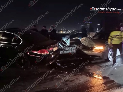 Ծիծեռնակաբերդի խճուղում բախվել են BMW-ները, ապա դուրս եկել երթևեկելի գոտուց․ Shamshyan.com