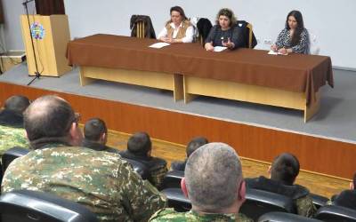 «Հրապարակ». Բանակում՝ խաղաղության քարոզ