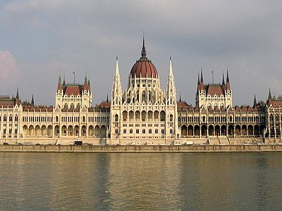 Венгерский парламент отложил голосование о расширении НАТО на две недели
