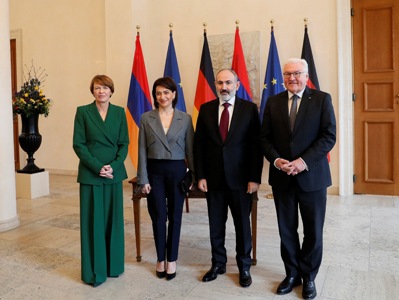 Փաշինյանը հանդիպում է ունեցել Ֆրանկ-Վալտեր Շտայնմայերի, Աննա Հակոբյանը՝ ԳԴՀ նախագահի տիկնոջ հետ (ֆոտո)