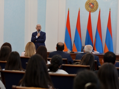 Մեր ապագան տեսնում ենք կրթված հասարակության մեջ. նախագահը՝ Շիրակի մարզի ուսանողներին և աշակերտներին