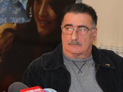 «Իշխանությունների մատը խառն է». դիմակավորված 2 անձ հարձակվել է ընդդիմադիր գործիչ Շահե Աճեմյանի վրա