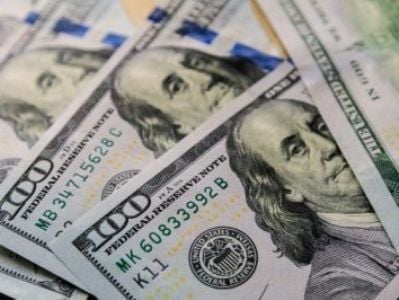 Доллар дешевеет к мировым валютам перед выступлениями главы ФРС