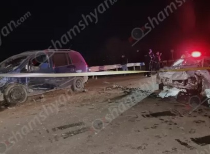 На поворотах Уши Арагацотнской области столкнулось три автомобиля: пострадали пять человек