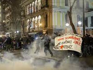 Во время массовых акций протеста в Афинах произошли столкновения между демонстрантами и полицией