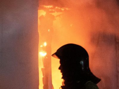 На юго-востоке Москвы загорелся торговый центр