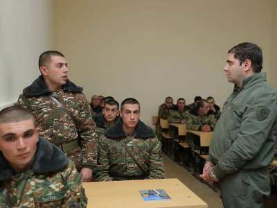 Պաշտպանության նախարարը լսել է մարտական հերթապահություն իրականացնողների  բարձրացրած հարցերը