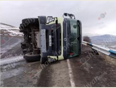 Շիրակի մարզում մի քանի տոննա «շիբինով» բարձված բեռնատարը կողաշրջվել է