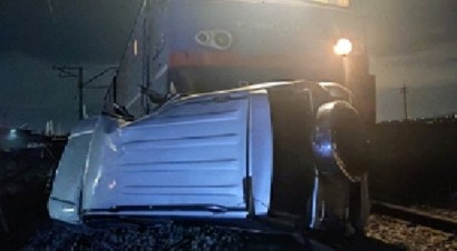 На дороге Арташат-Востан автомобиль врезался в поезд: есть пострадавшие