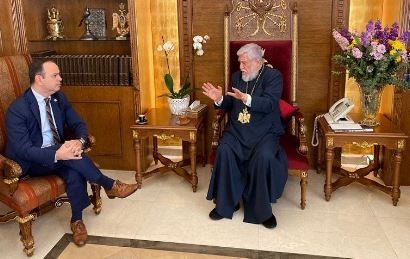 Zareh Sinanyan discussed with Catholicos Aram I issues related to the spiritual situation of the Armenian community