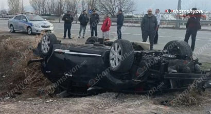 5 members of family, including kids, hospitalized after car overturns on Yerevan-Yeraskh motorway