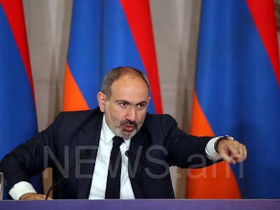 Пашинян: Жители Карабаха вышли на акцию протеста перед штабом российских миротворческих сил