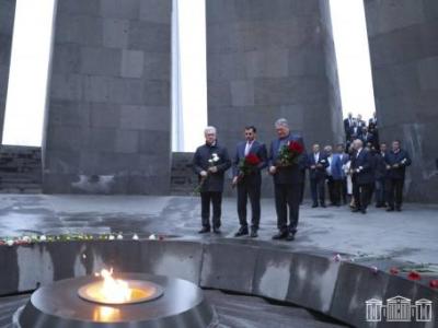ՌԴ Դաշնային ժողովի պատվիրակությունն այցելել է Ծիծեռնակաբերդի հուշահամալիր