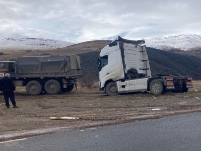 Փրկարարներն Աղվանի-Տաթև ճանապարհին արգելափակումից դուրս են բերել բեռնատարը