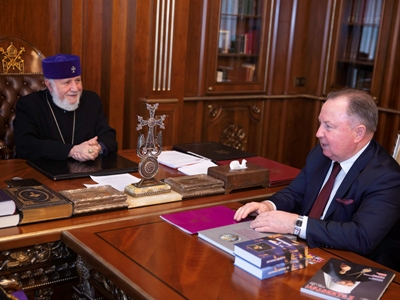 Գարեգին Բ-ն ընդունել է Ժողովուրդների հոգևոր միասնության միջազգային հիմնադրամի նախագահին