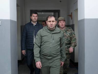 Папикян посетил территорию воинской части, предназначенной для женского полка
