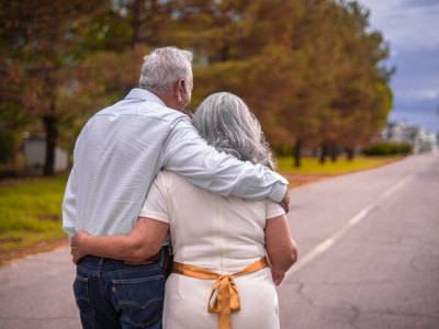 Исследование: мужчины тяжелее женщин переживают смерть любимого человека